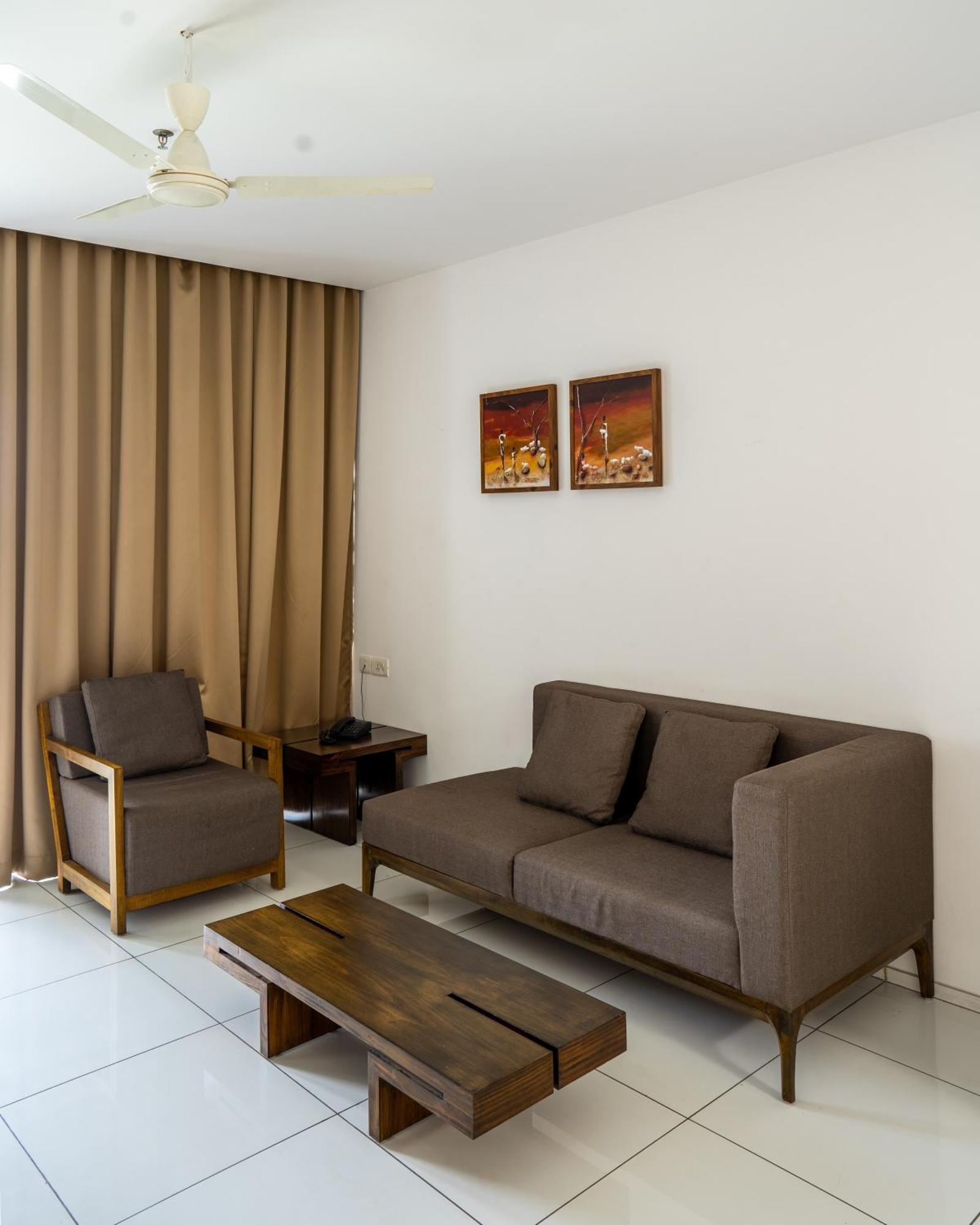 Kent Baywatch Suites Kochi Eksteriør billede