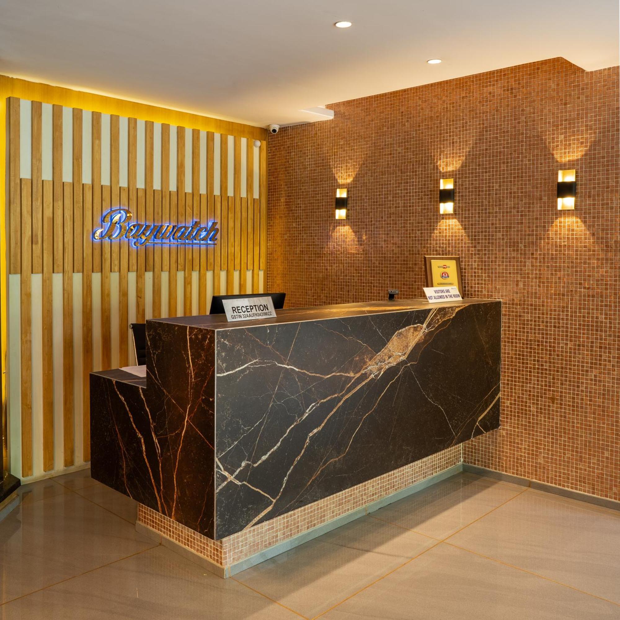 Kent Baywatch Suites Kochi Eksteriør billede