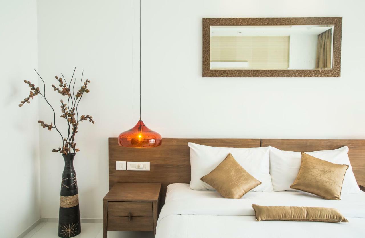 Kent Baywatch Suites Kochi Eksteriør billede