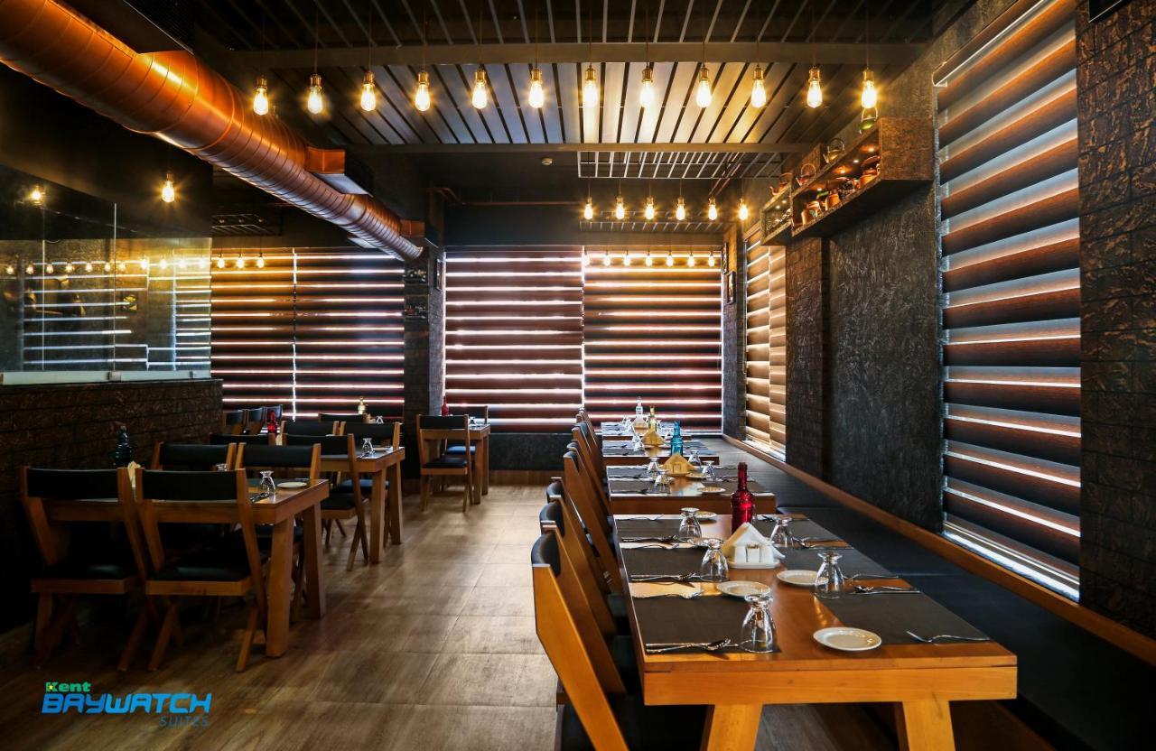 Kent Baywatch Suites Kochi Eksteriør billede